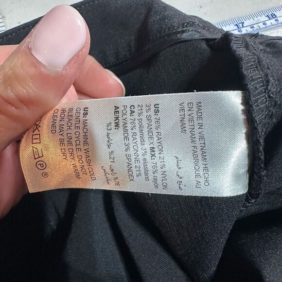 Chico's Flat Front Black Bermuda Utility Shorts Size 18 Size 3 Size XL Trouser - Picture 4 of 9